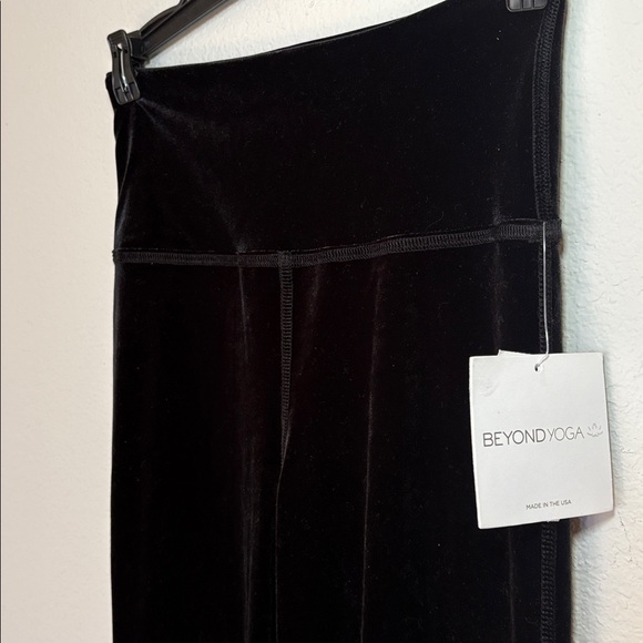 NWT Beyond Yoga Black Velvet Flare Leggings Pants size small - Picture 4 of 7